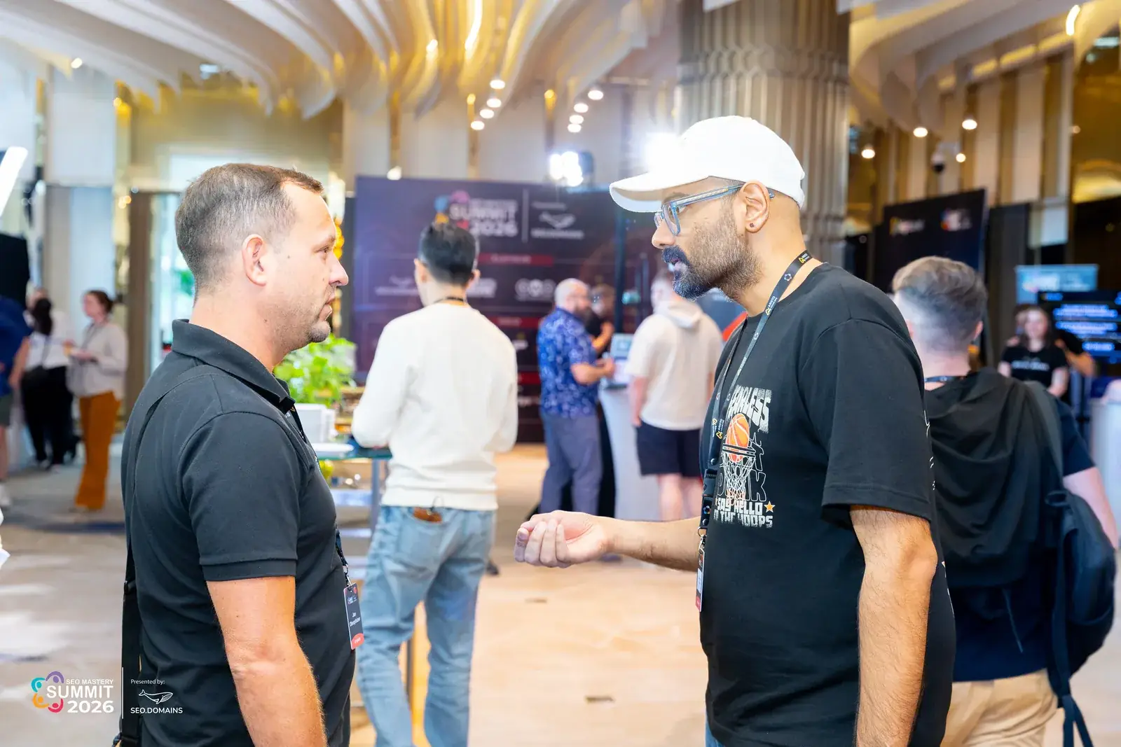 Jan Oberpfalzer diskutuje o SEO s dalším specialistou na SEO Mastery Summit Saigon 2026